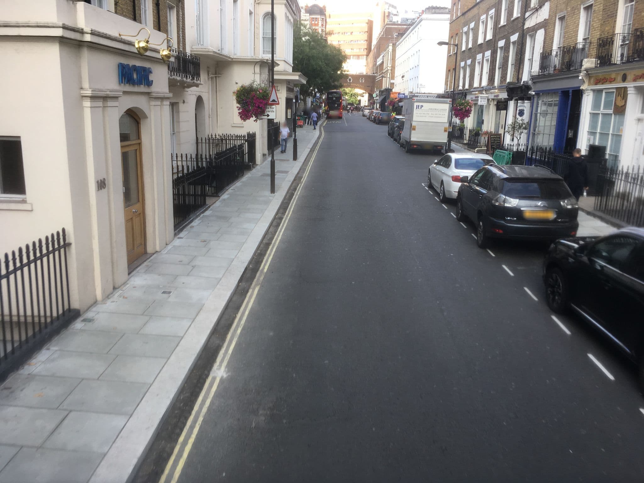 Street view near Pacific Hotel, Hyde Park