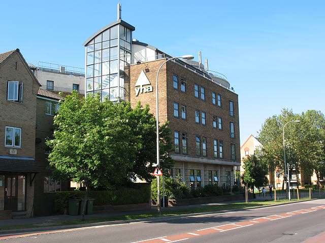 YHA London Thameside (via Wikimedia Commons, CC BY-SA 2.0)