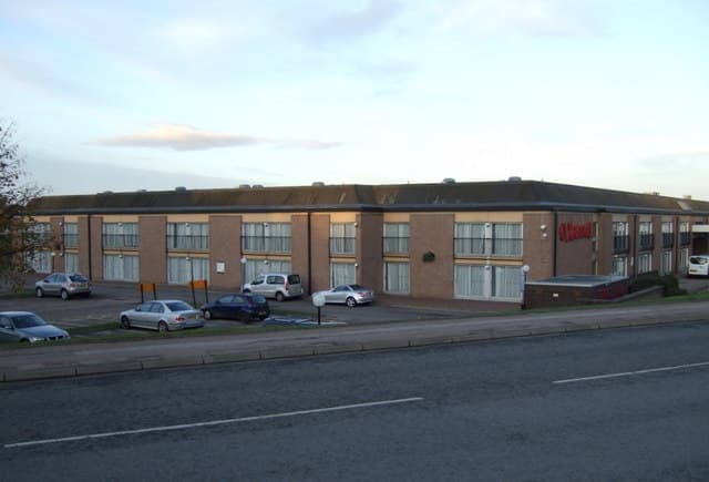 The Aberdeen Dyce Hotel (via Wikimedia Commons, CC BY-SA 2.0)