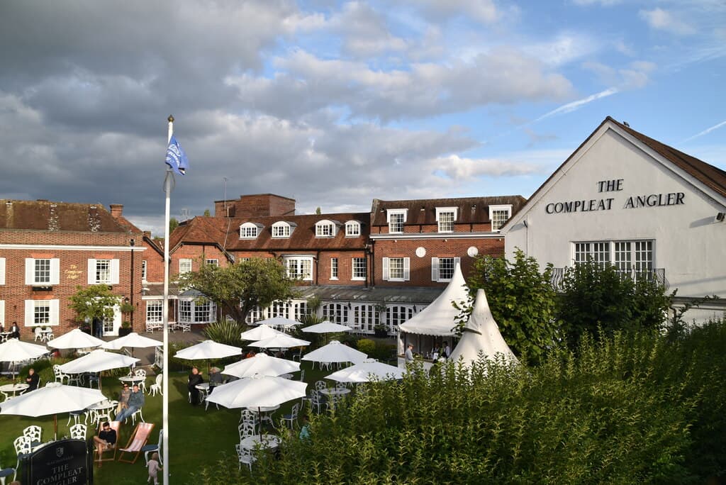 Compleat Angler (via Wikimedia Commons, CC BY-SA 2.0)