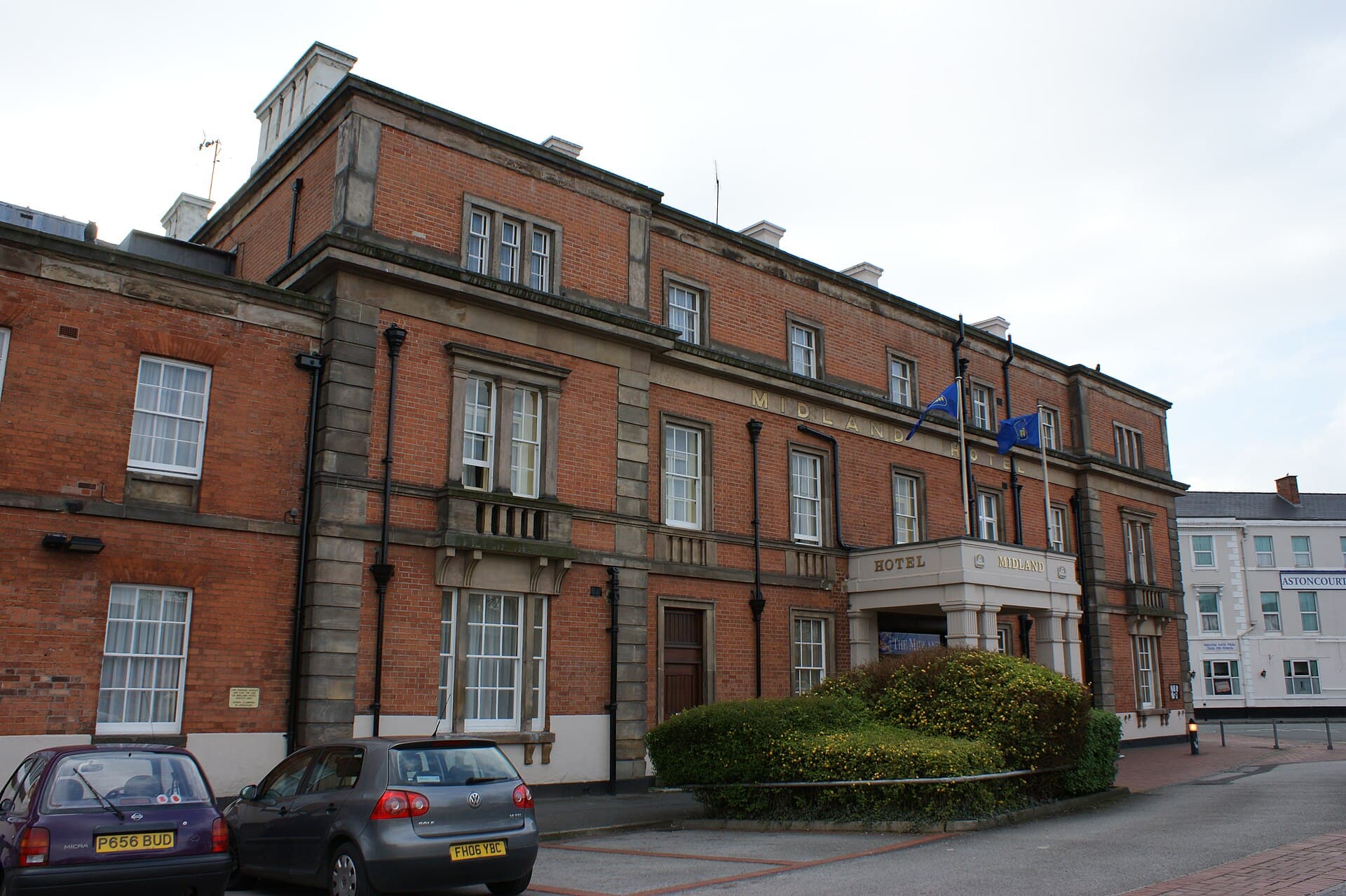 Derby Midland Hotel (via Wikimedia Commons, CC BY-SA 2.0)
