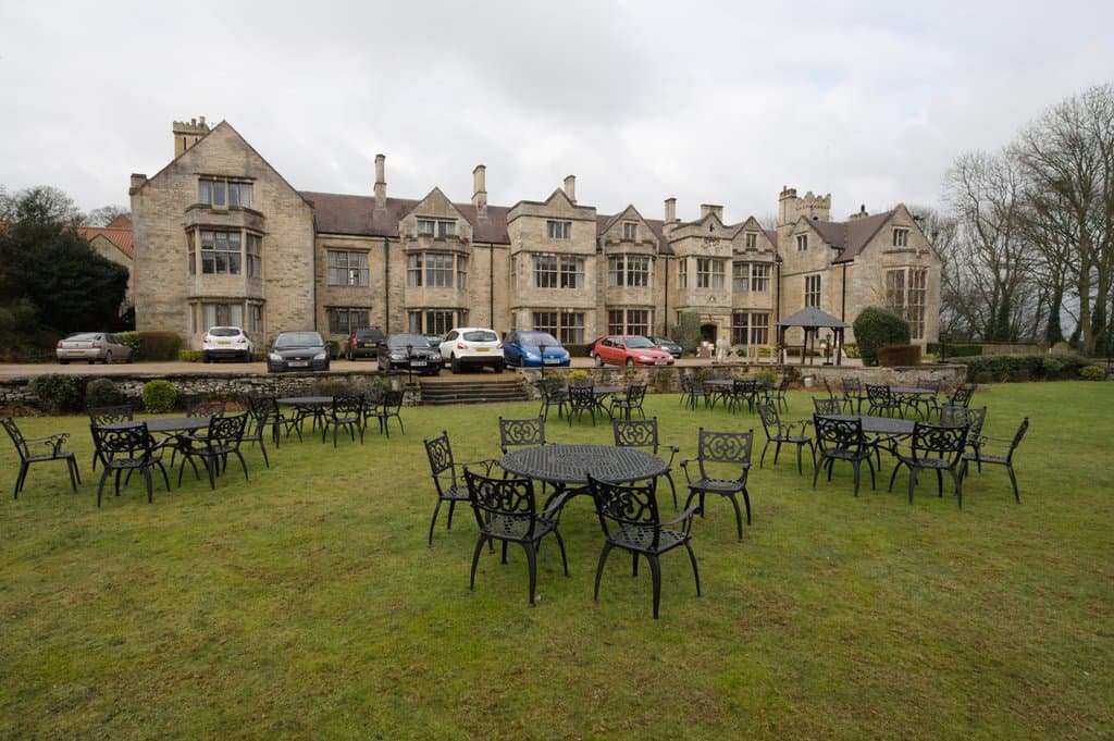 Redworth Hall Hotel (via Wikimedia Commons, CC BY-SA 2.0)