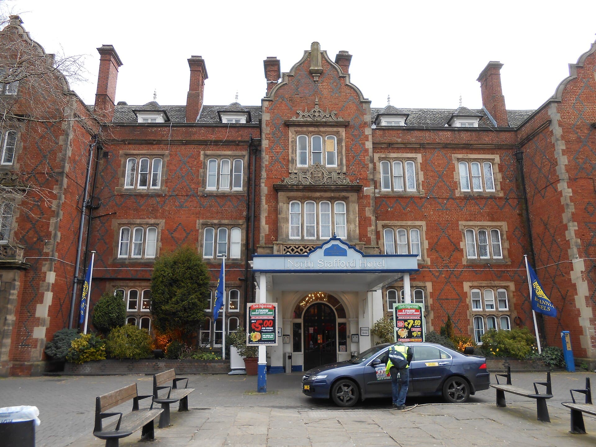 North Stafford Hotel (via Wikimedia Commons, CC BY-SA 3.0)