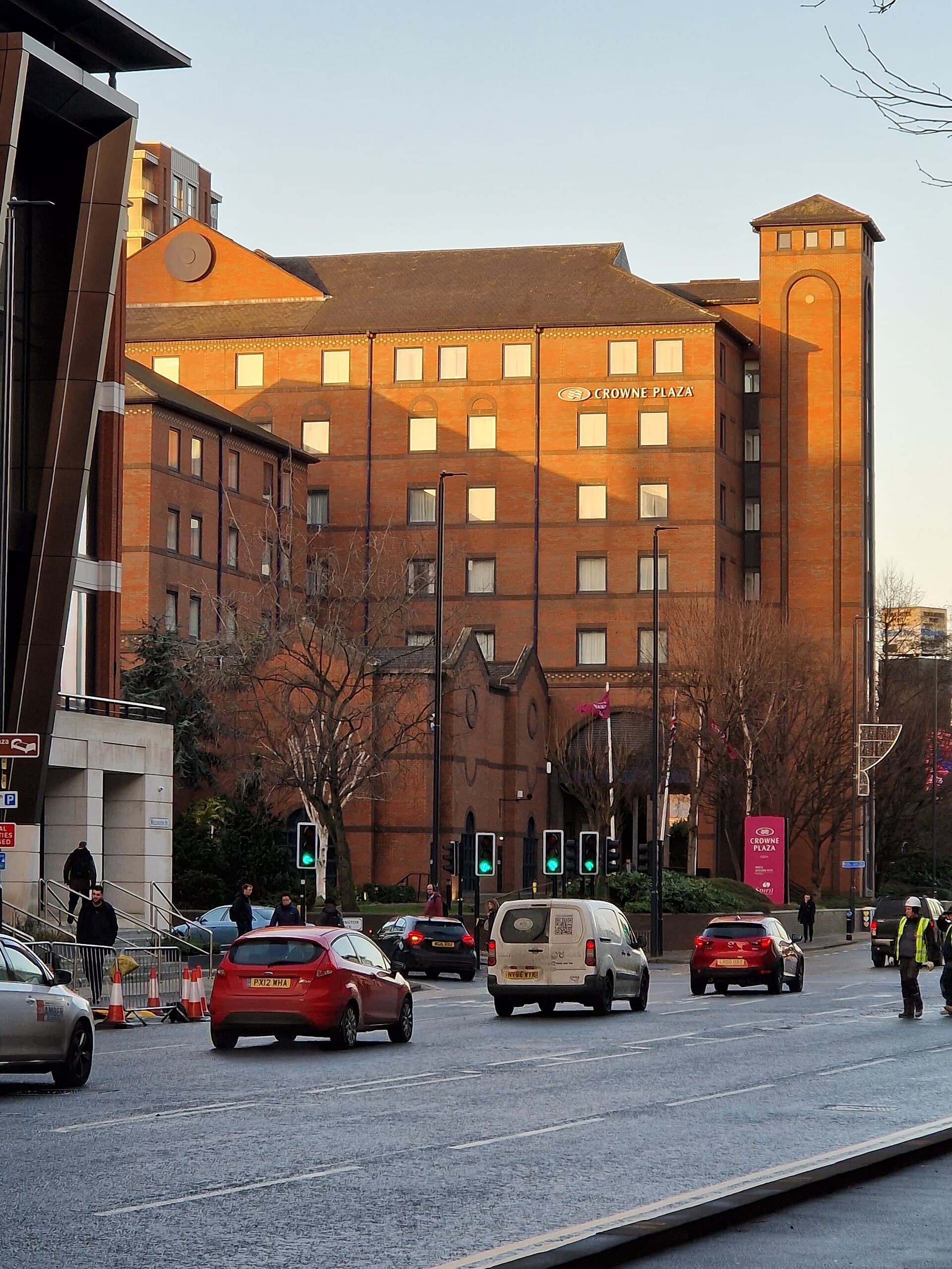 Crowne Plaza Leeds (via Wikimedia Commons, CC BY-SA 4.0)