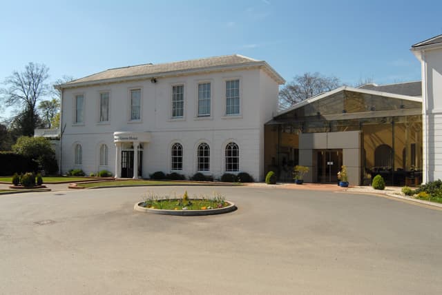 Manor Of Groves (via Wikimedia Commons, CC BY-SA 2.0)