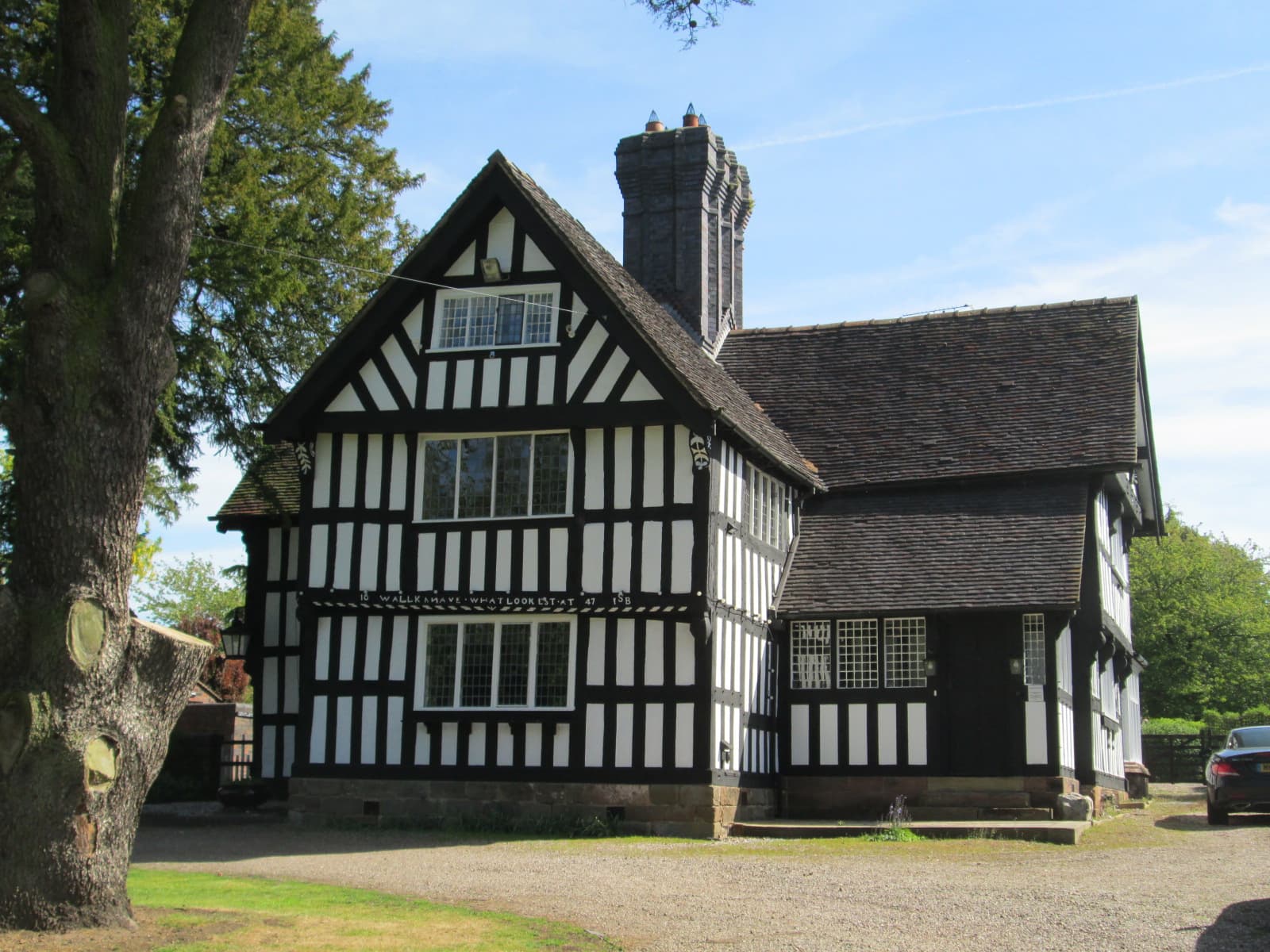 Old Hall (via Wikimedia Commons, CC BY-SA 4.0)