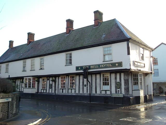 The Bell Inn (via Wikimedia Commons, CC BY-SA 2.0)