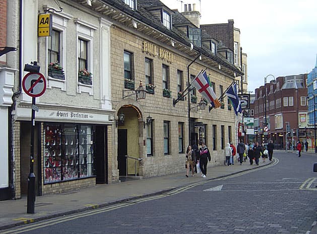 The Bull Hotel (via Wikimedia Commons, CC BY-SA 2.0)