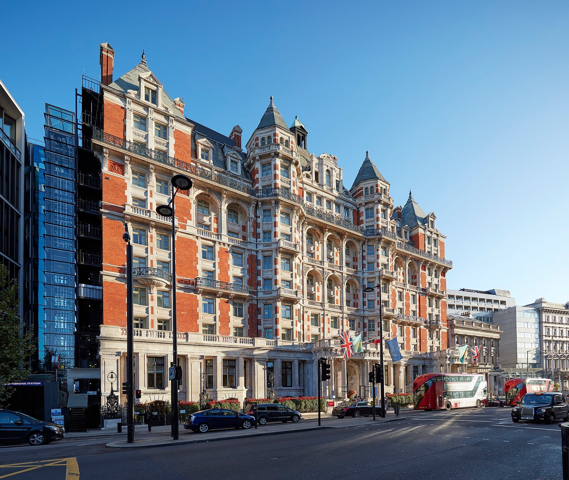 Mandarin Oriental Hyde Park (via Wikimedia Commons, CC BY-SA 4.0)