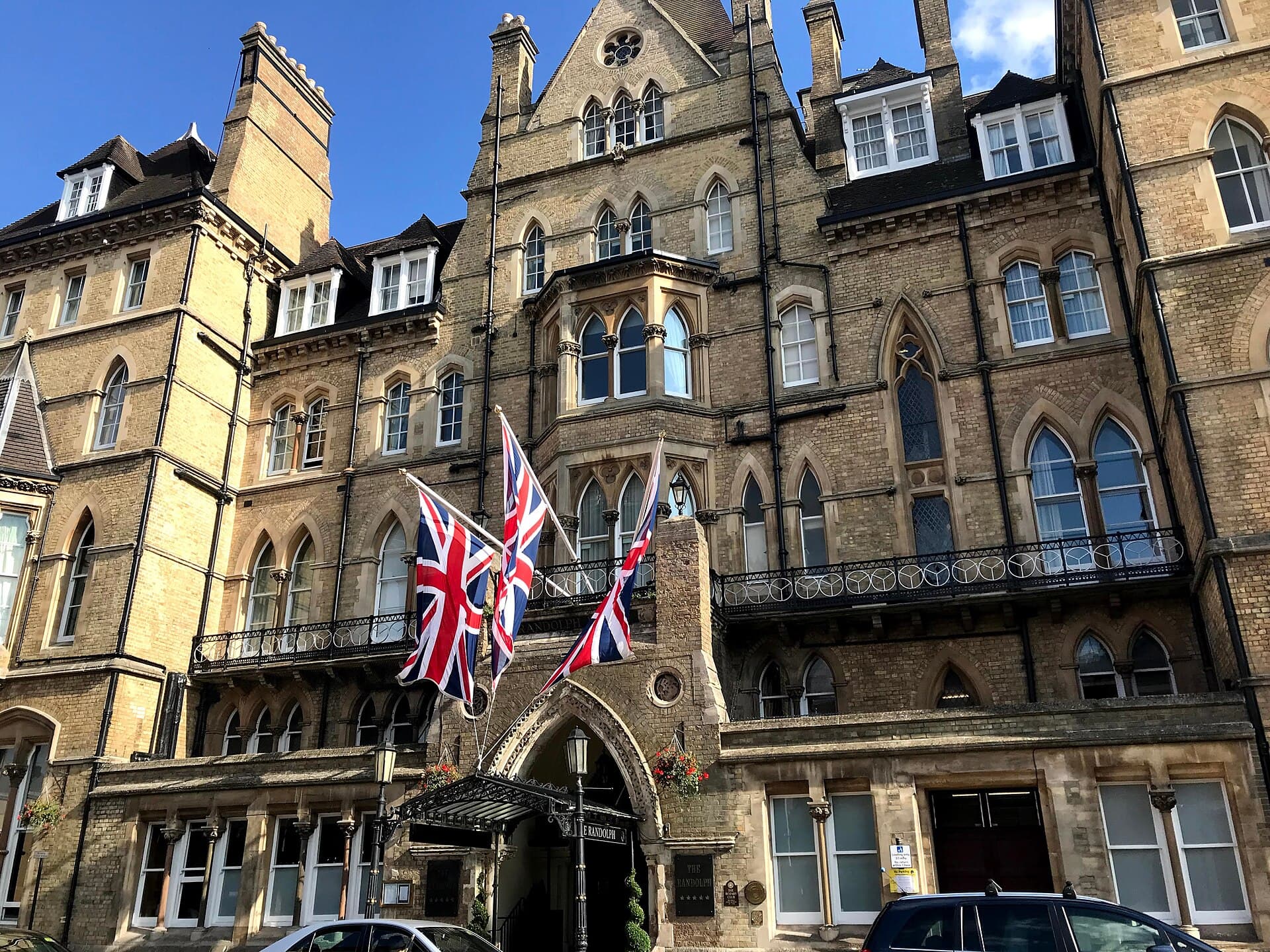 The Randolph Hotel (via Wikimedia Commons, CC BY-SA 4.0)