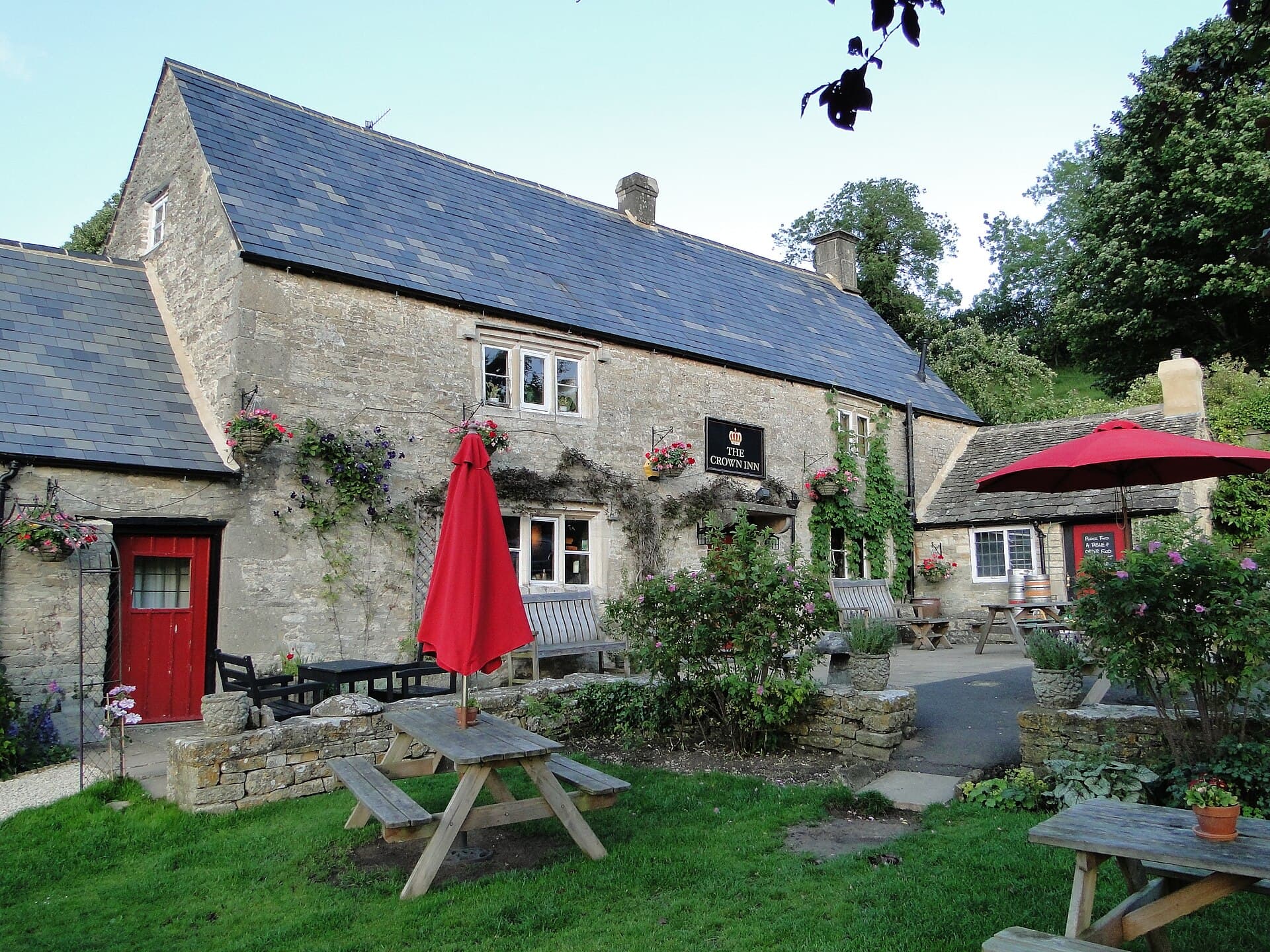 The Crown Inn (via Wikimedia Commons, CC BY-SA 2.0)