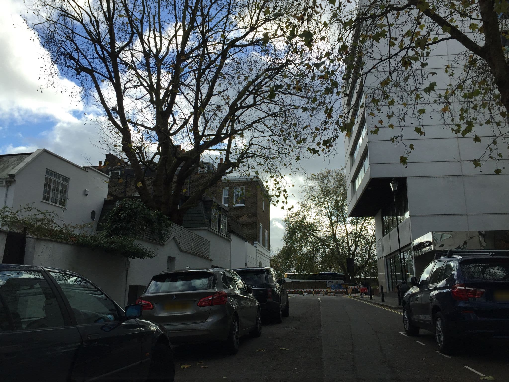 Street view near DoubleTree by Hilton Hotel London - Hyde Park, Bayswater — © tcoppel (CC BY-SA · Mapillary)