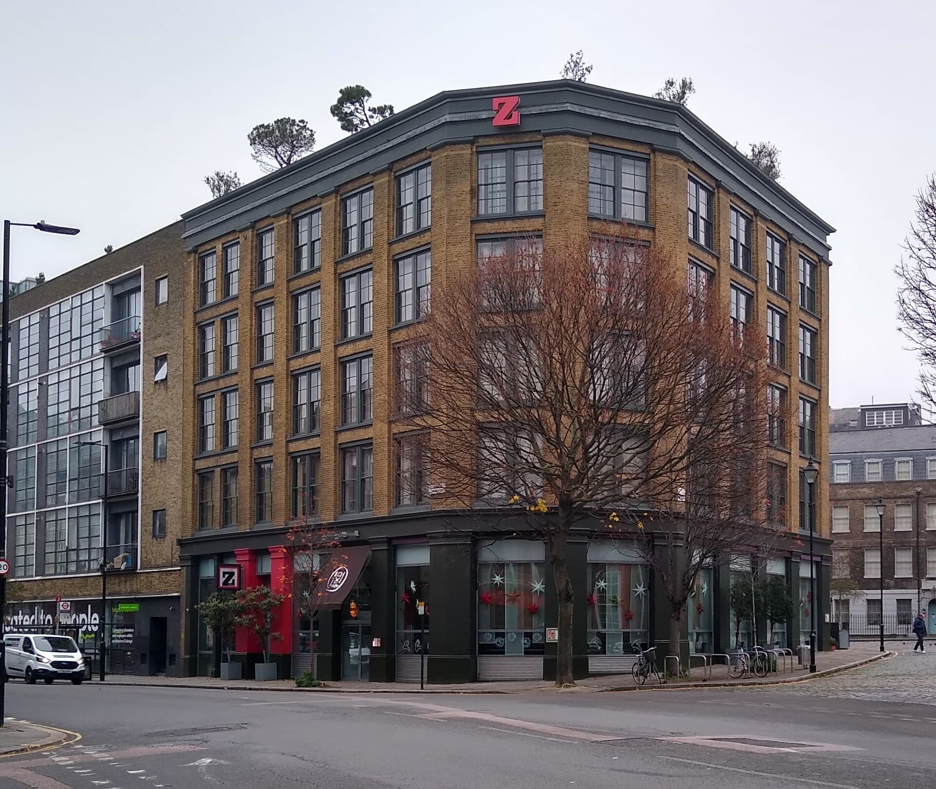 The Zetter Townhouse (via Wikimedia Commons, CC0)