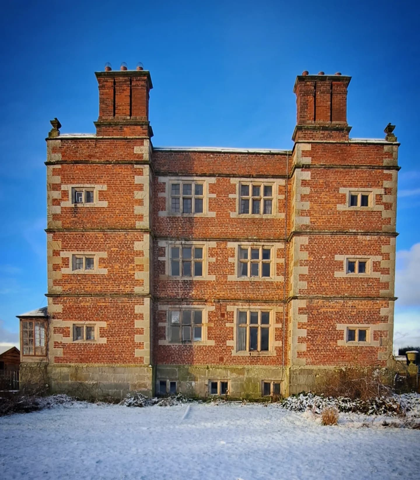 Soulton Hall (via Wikimedia Commons, CC BY-SA 4.0)
