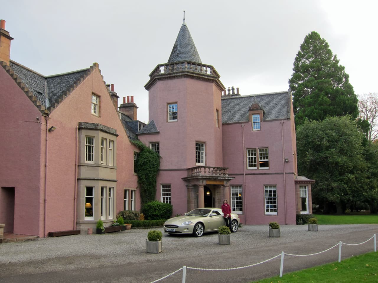 Bunchrew House Hotel (via Wikimedia Commons, CC BY-SA 2.0)
