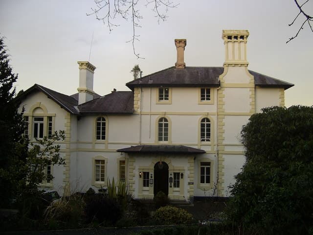 The Falcondale Hotel (via Wikimedia Commons, CC BY-SA 2.0)