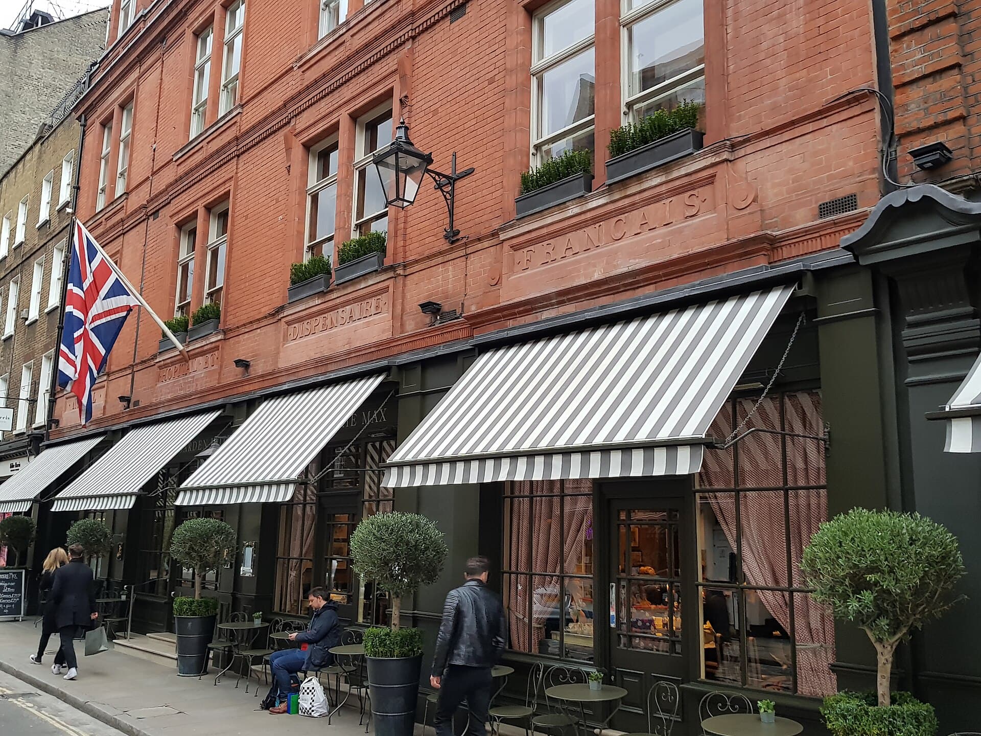 Covent Garden Hotel (via Wikimedia Commons, CC BY-SA 4.0)