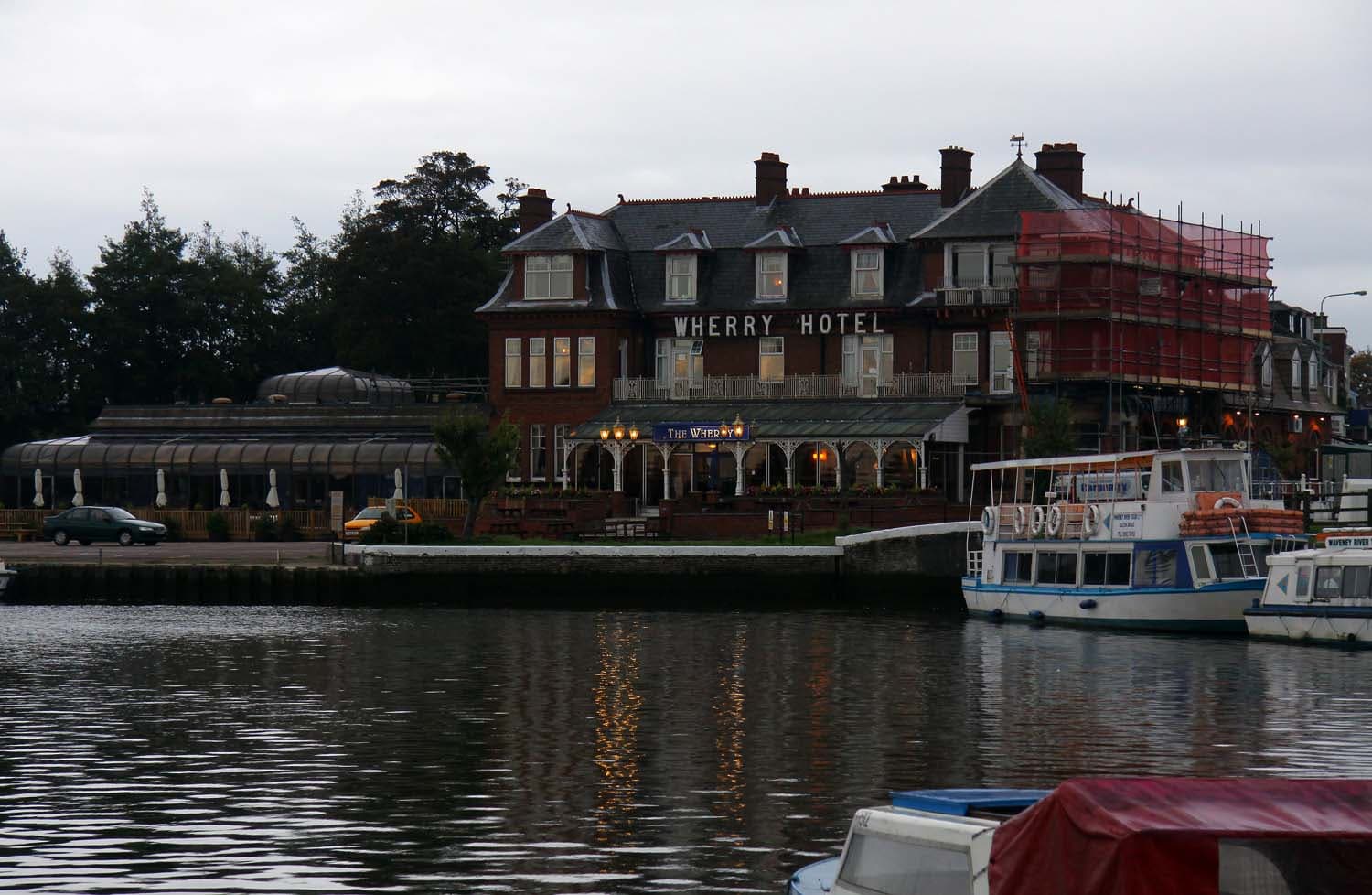 The Wherry Hotel (via Wikimedia Commons, CC BY-SA 2.0)