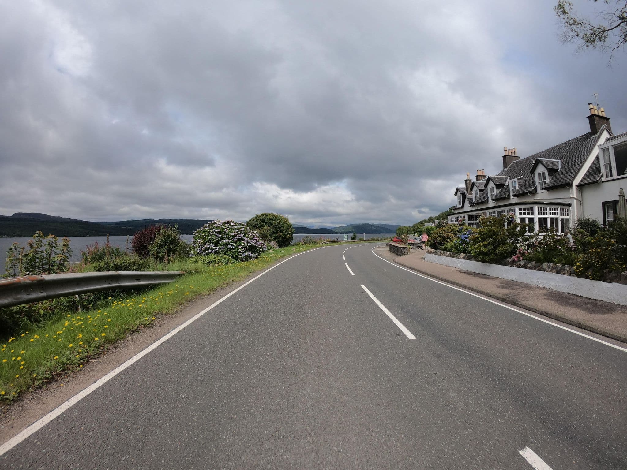 Street view near The Creggans Inn, Garelochhead — © joostjakob (CC BY-SA · Mapillary)