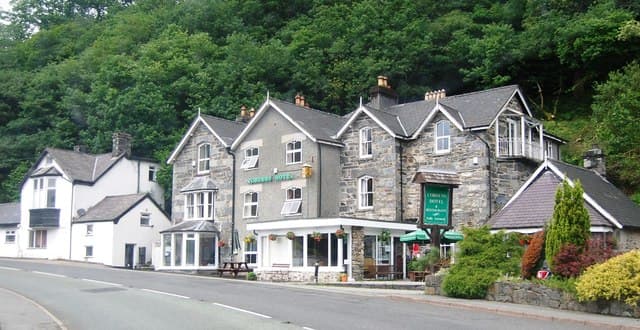 Gwesty Cobdens (via Wikimedia Commons, CC BY-SA 2.0)