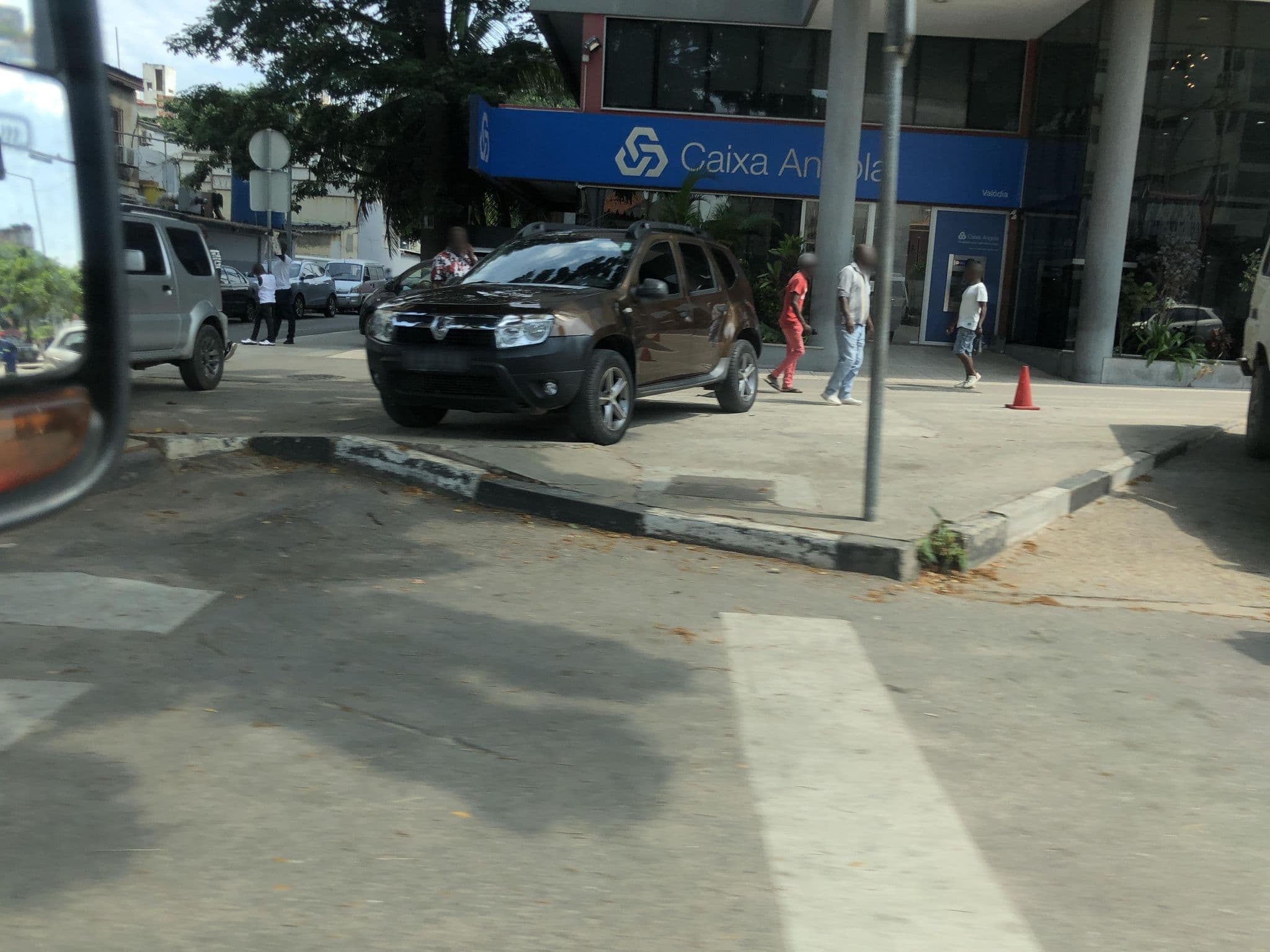 Street view near Apart-hotel Tropicana, Ingombota — © via (CC BY-SA · Mapillary)