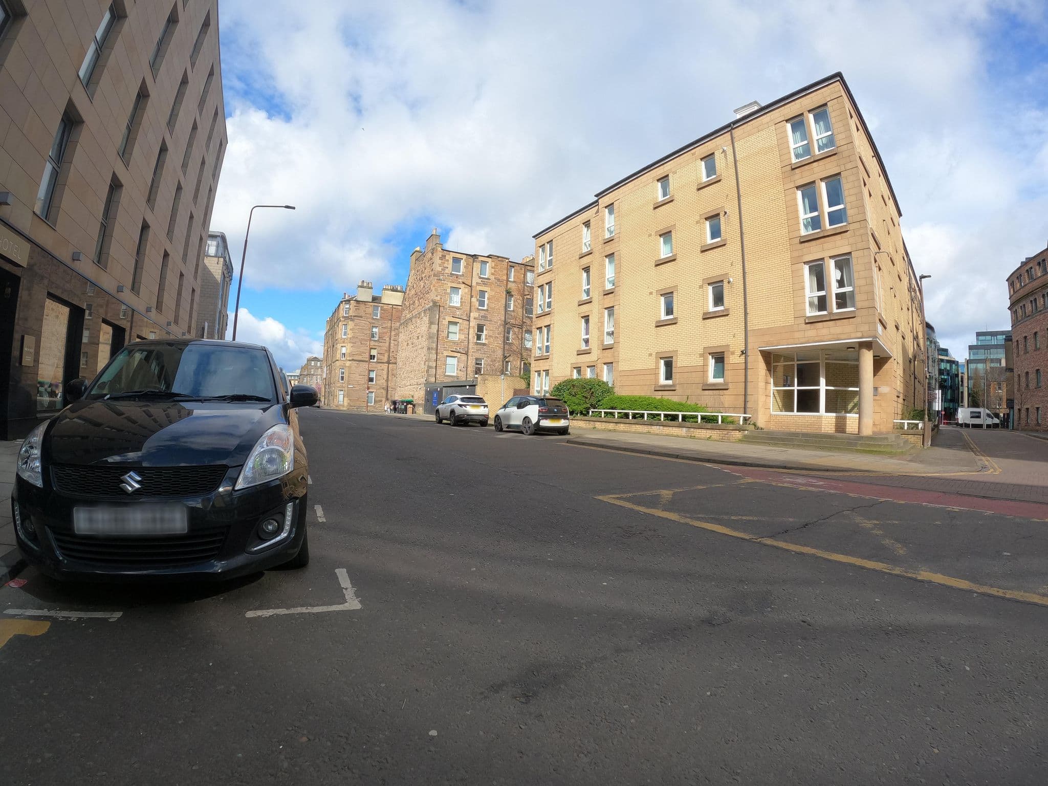 Street view near Mercure Edinburgh Haymarket, Edinburgh — © hobgoblin (CC BY-SA · Mapillary)