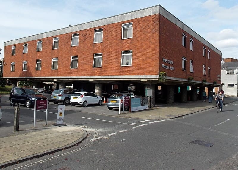 The Wessex Hotel (via Wikimedia Commons, CC BY-SA 2.0)