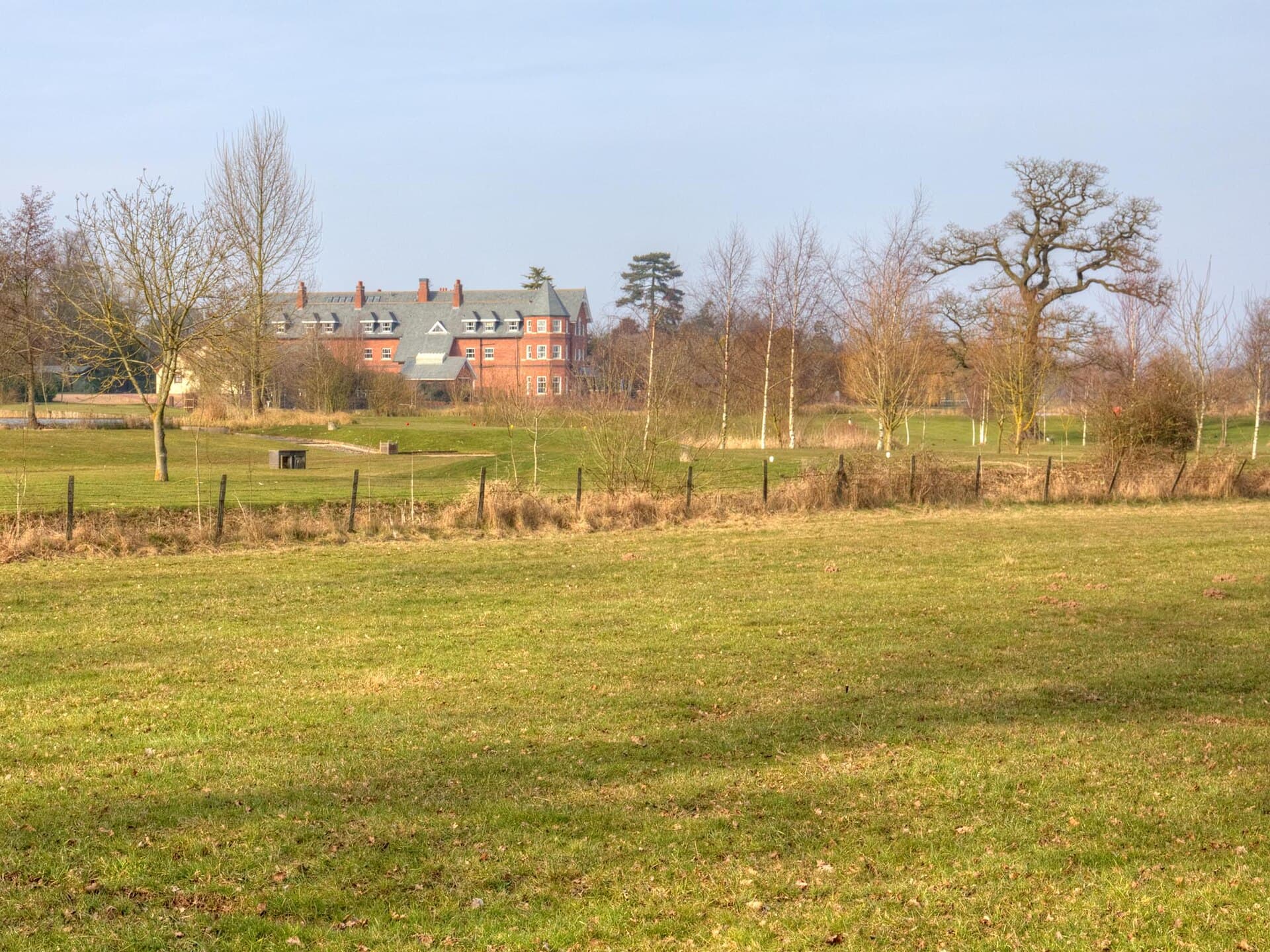 Ardencote Manor Hotel (via Wikimedia Commons, CC BY-SA 2.0)