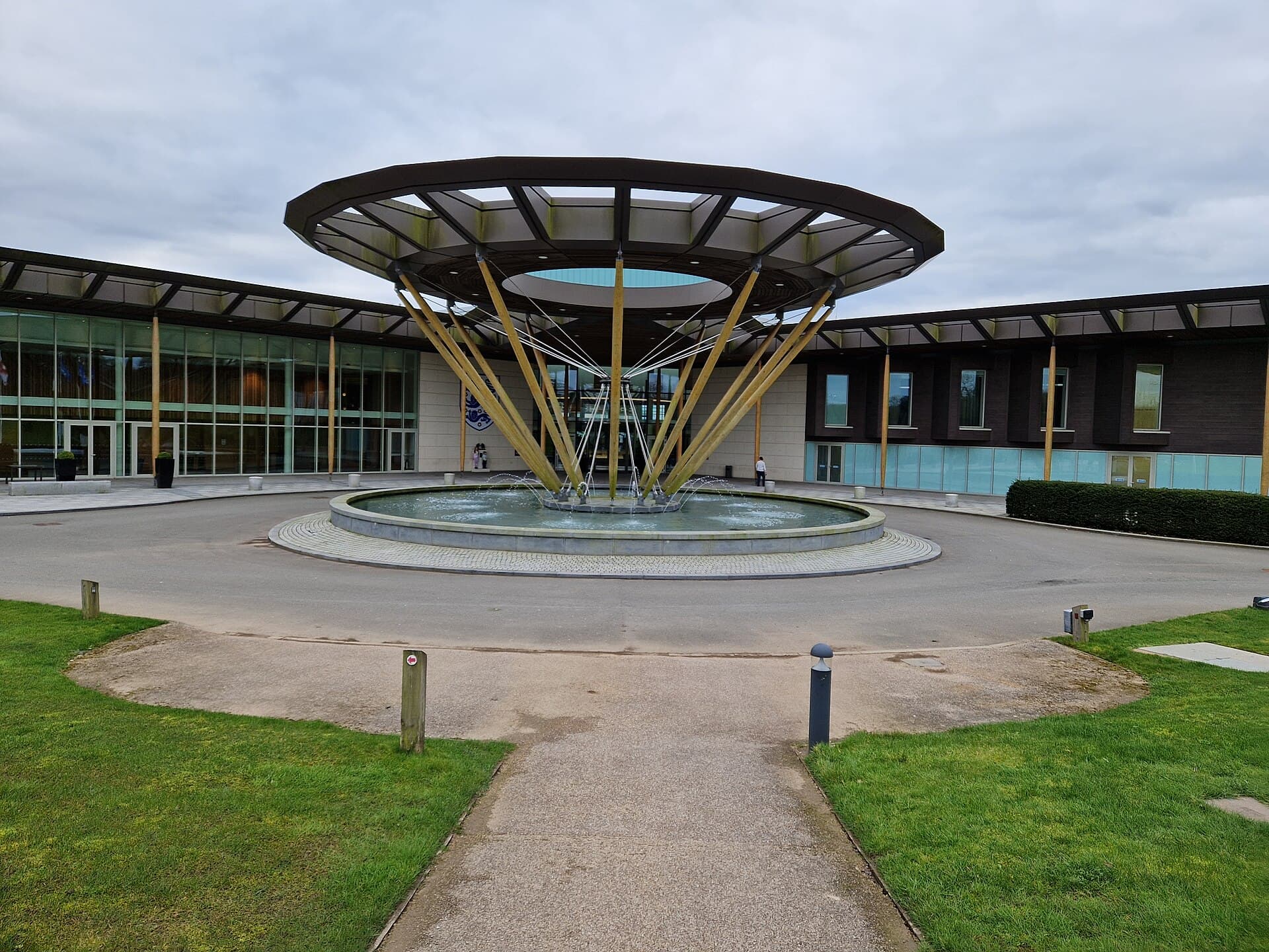 Hilton at St George's Park, Burton Upon Trent (via Wikimedia Commons, CC BY-SA 4.0)