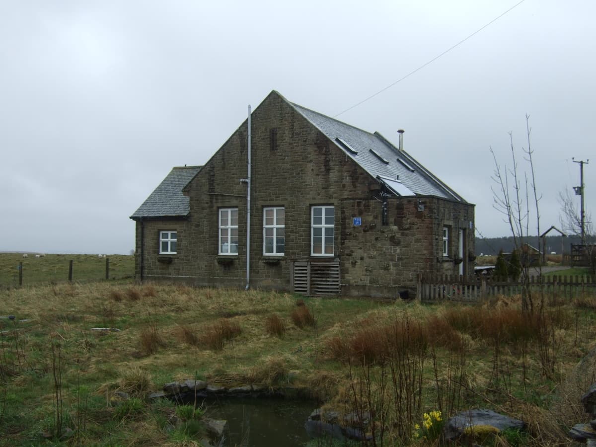 Old Repeater Station (via Wikimedia Commons, CC BY-SA 2.0)