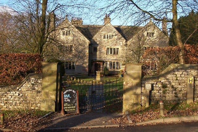 Hartington Hall Youth Hostel (via Wikimedia Commons, CC BY-SA 2.0)