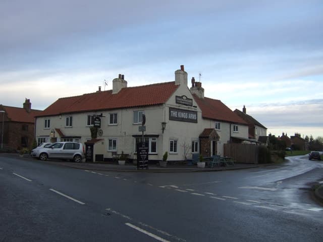 The Kings Arms (via Wikimedia Commons, CC BY-SA 2.0)