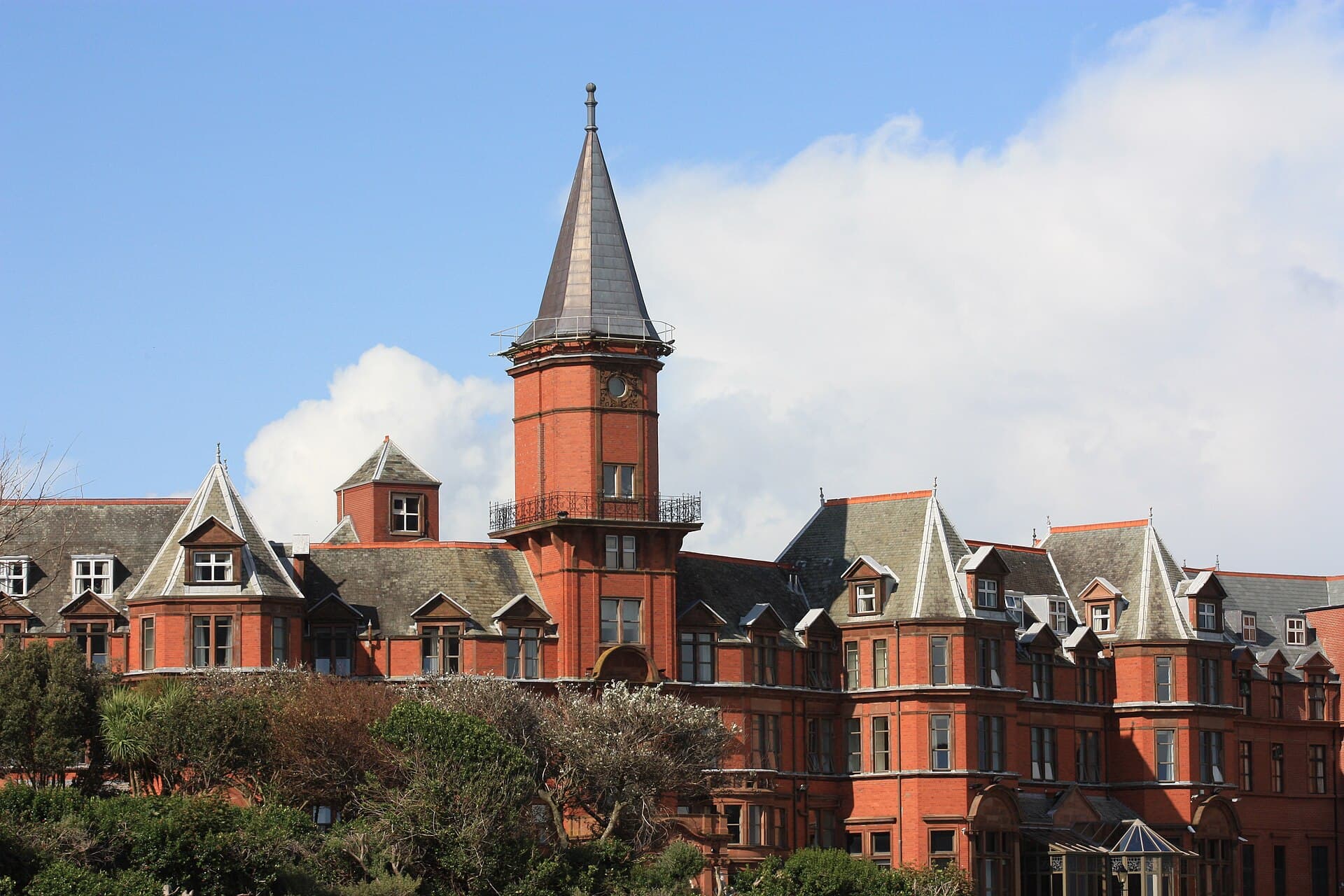 Slieve Donard (via Wikimedia Commons, CC BY-SA 3.0)