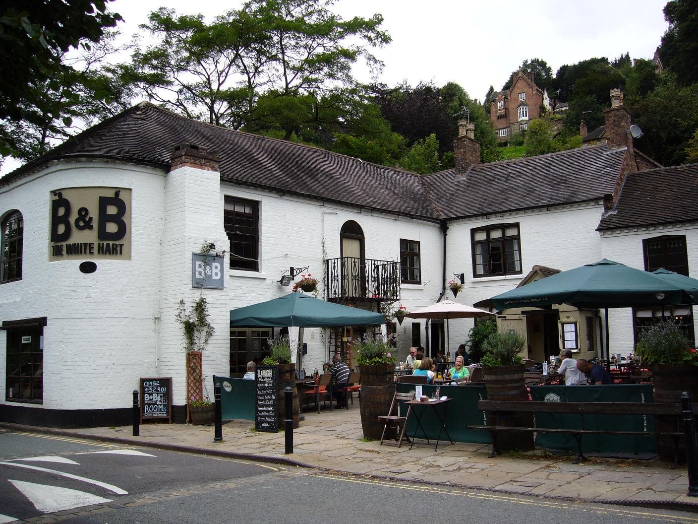 The White Hart (via Wikimedia Commons, CC BY 3.0)