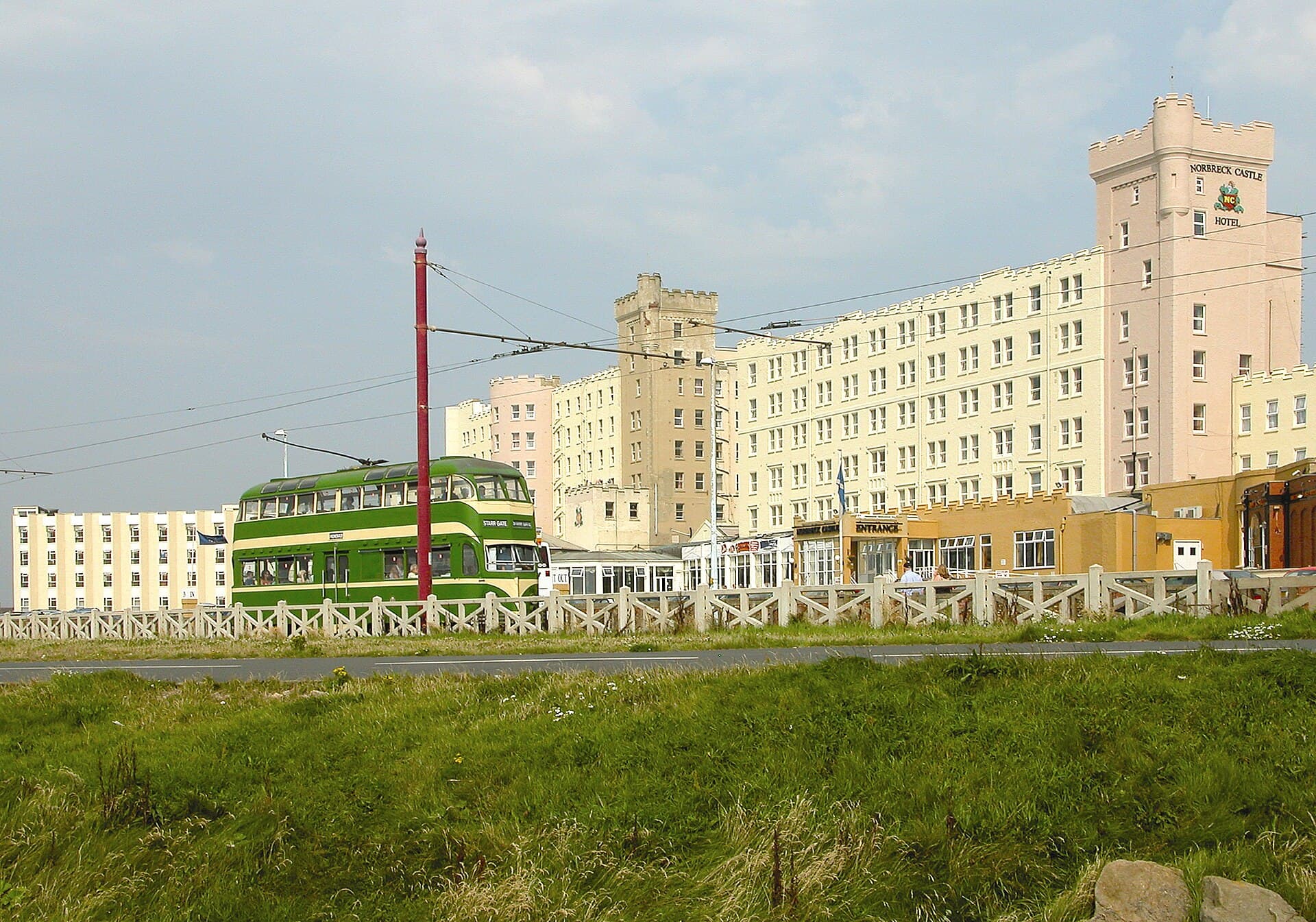 Britannia Norbreck Castle Hotel (via Wikimedia Commons, CC BY-SA 3.0)