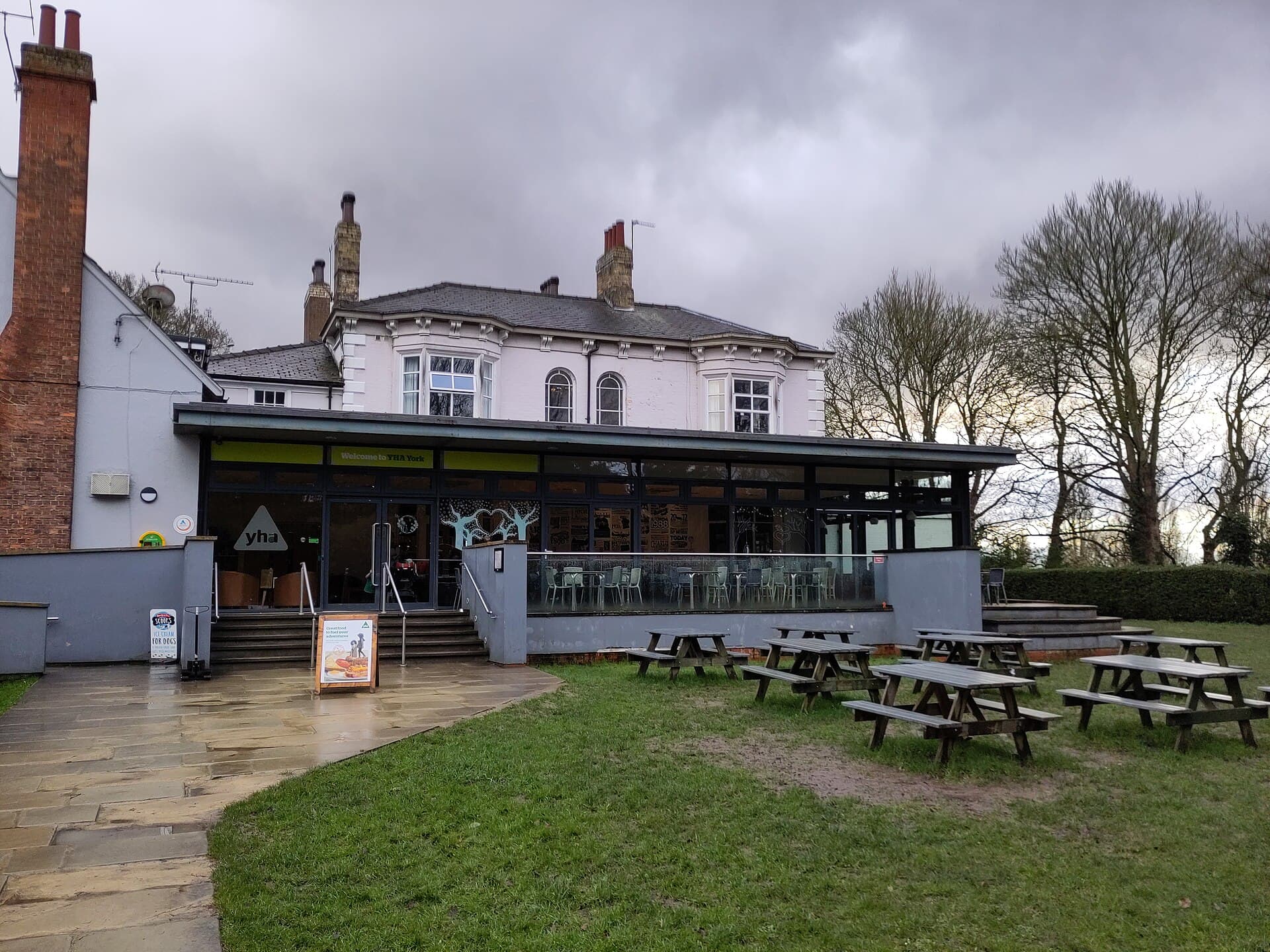 YHA York (via Wikimedia Commons, CC BY-SA 4.0)