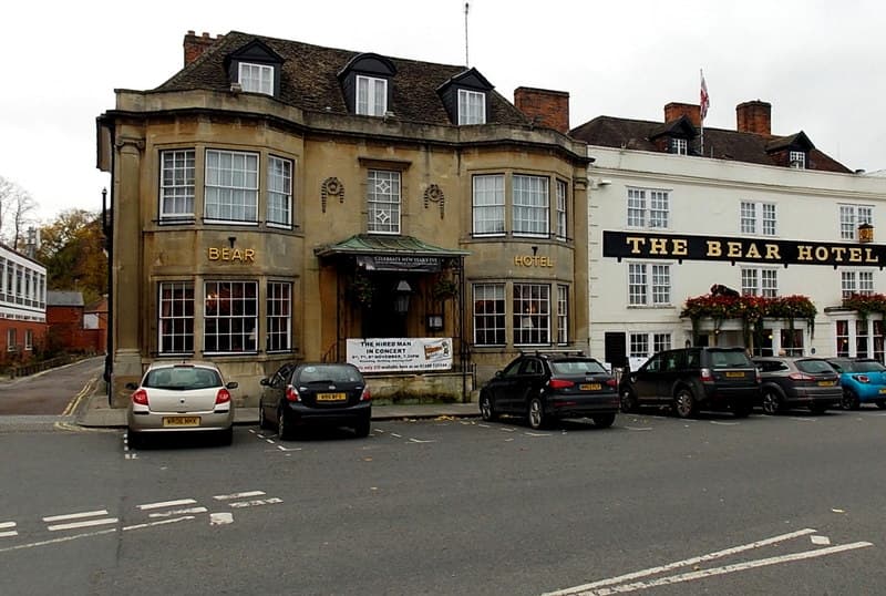The Bear Hotel (via Wikimedia Commons, CC BY-SA 2.0)