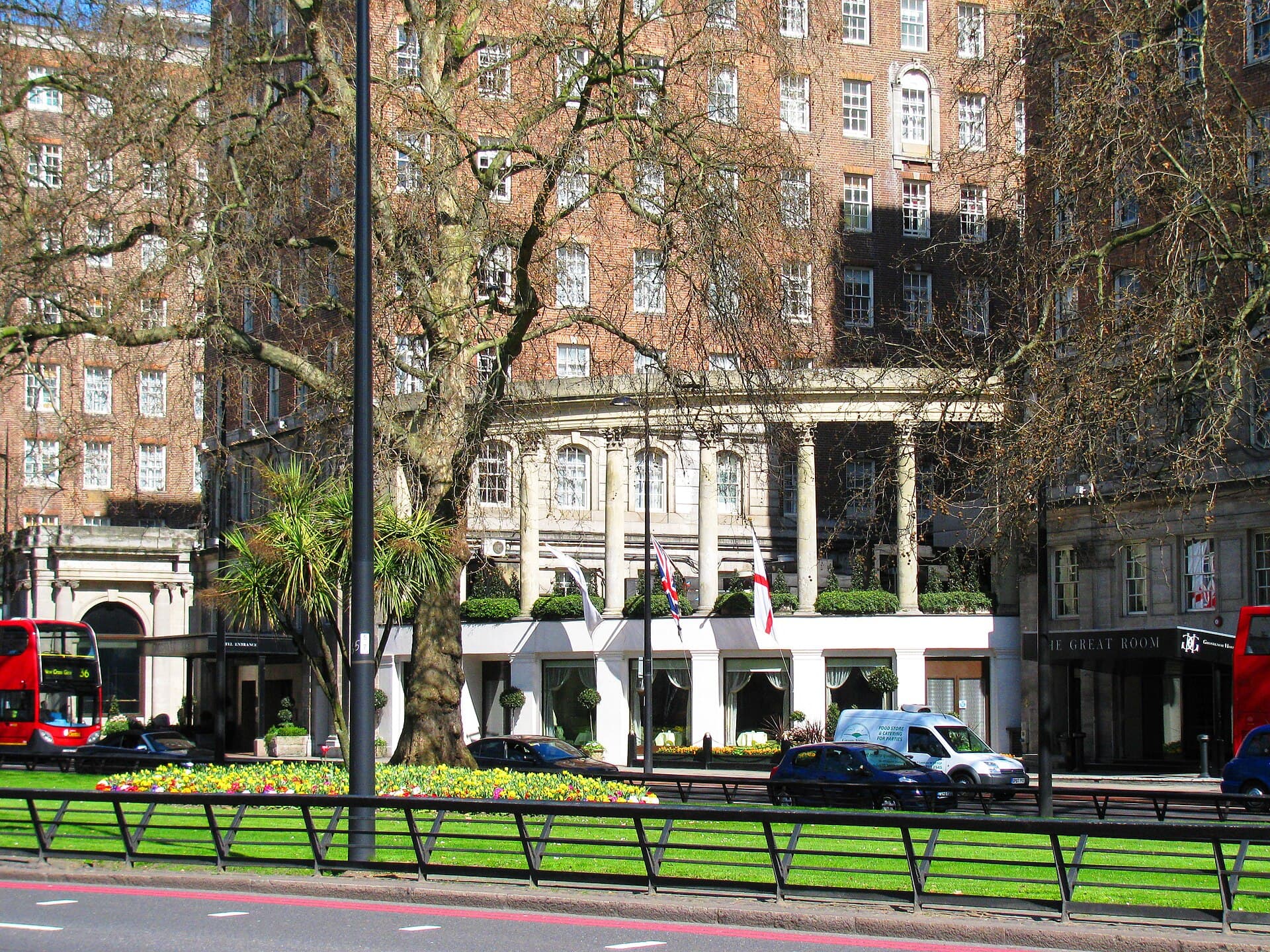 Grosvenor House Hotel (via Wikimedia Commons, CC BY-SA 3.0)