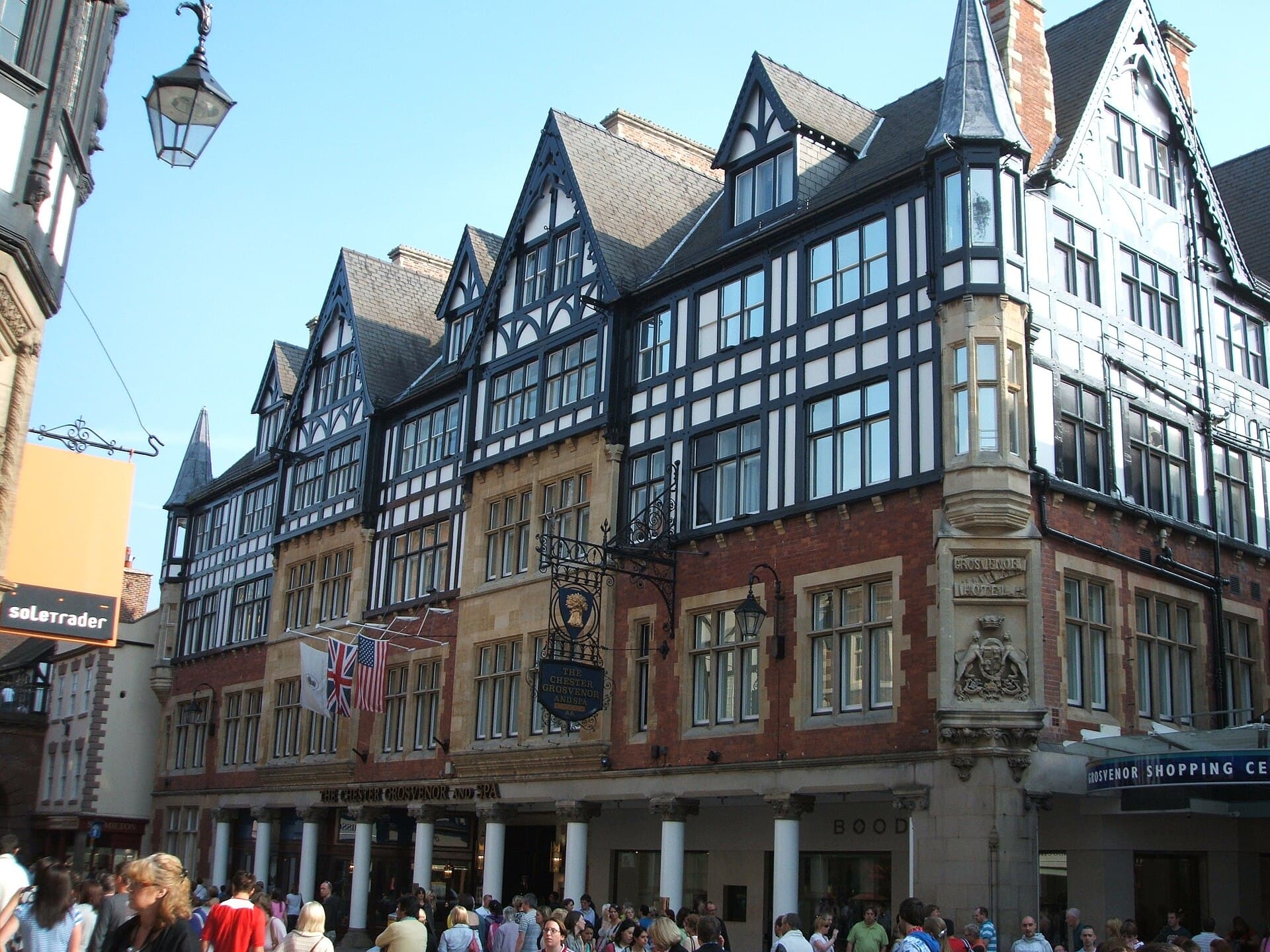 Grosvenor Hotel & Spa (via Wikimedia Commons, CC BY-SA 3.0)