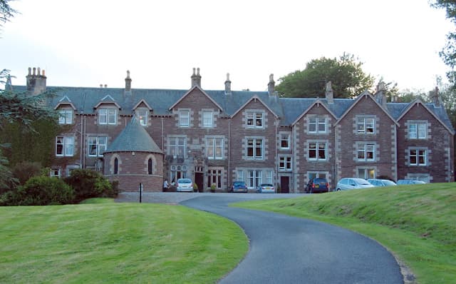 Cromlix Hotel (via Wikimedia Commons, CC BY-SA 2.0)