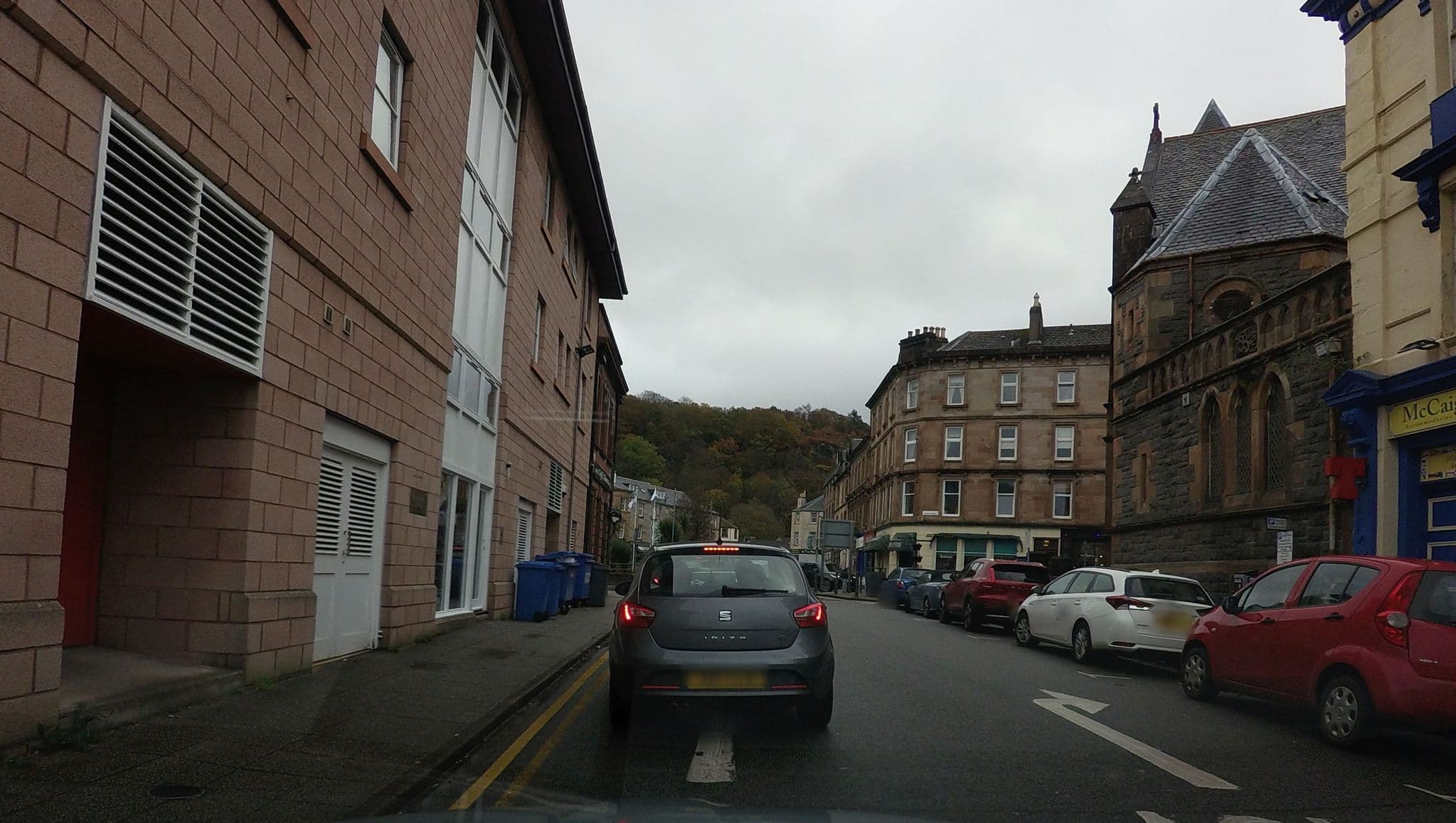 Street view near McCaig's Return Hotel, Oban — © hobgoblin (CC BY-SA · Mapillary)
