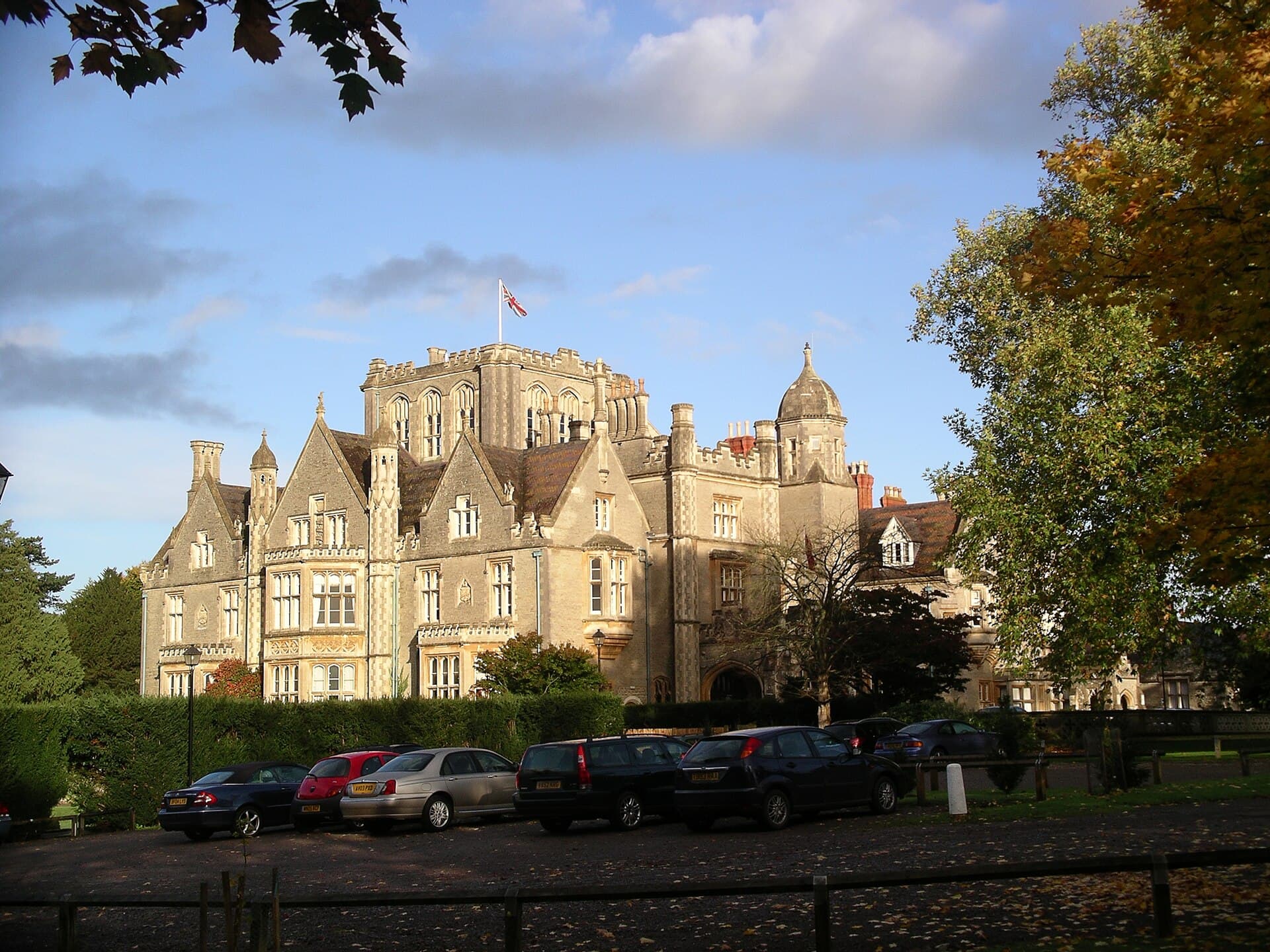 Tortworth Court Hotel (via Wikimedia Commons, Public domain)