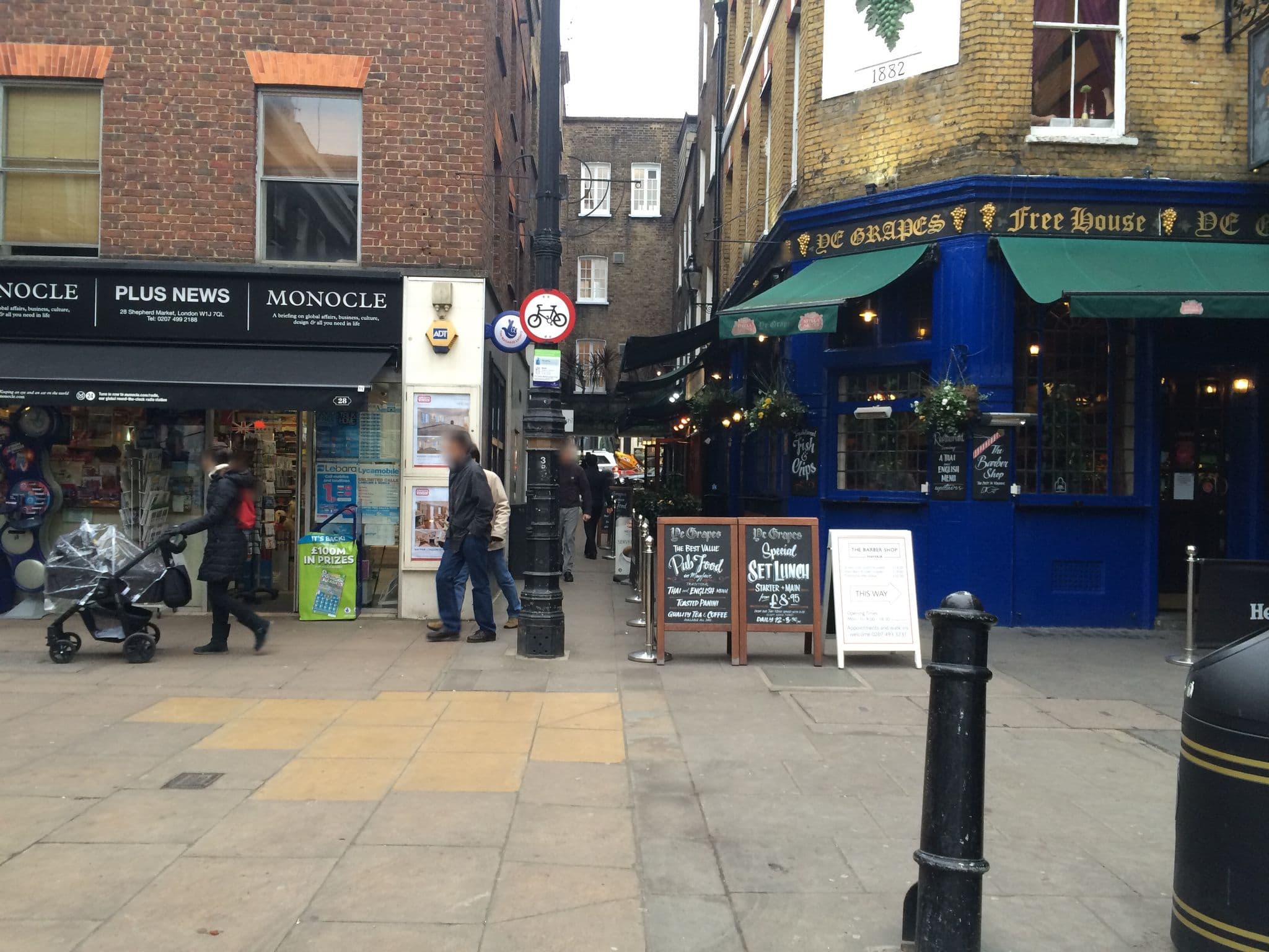 Street view near 44 Curzon Street by Mansley, St James's — © jesolem (CC BY-SA · Mapillary)