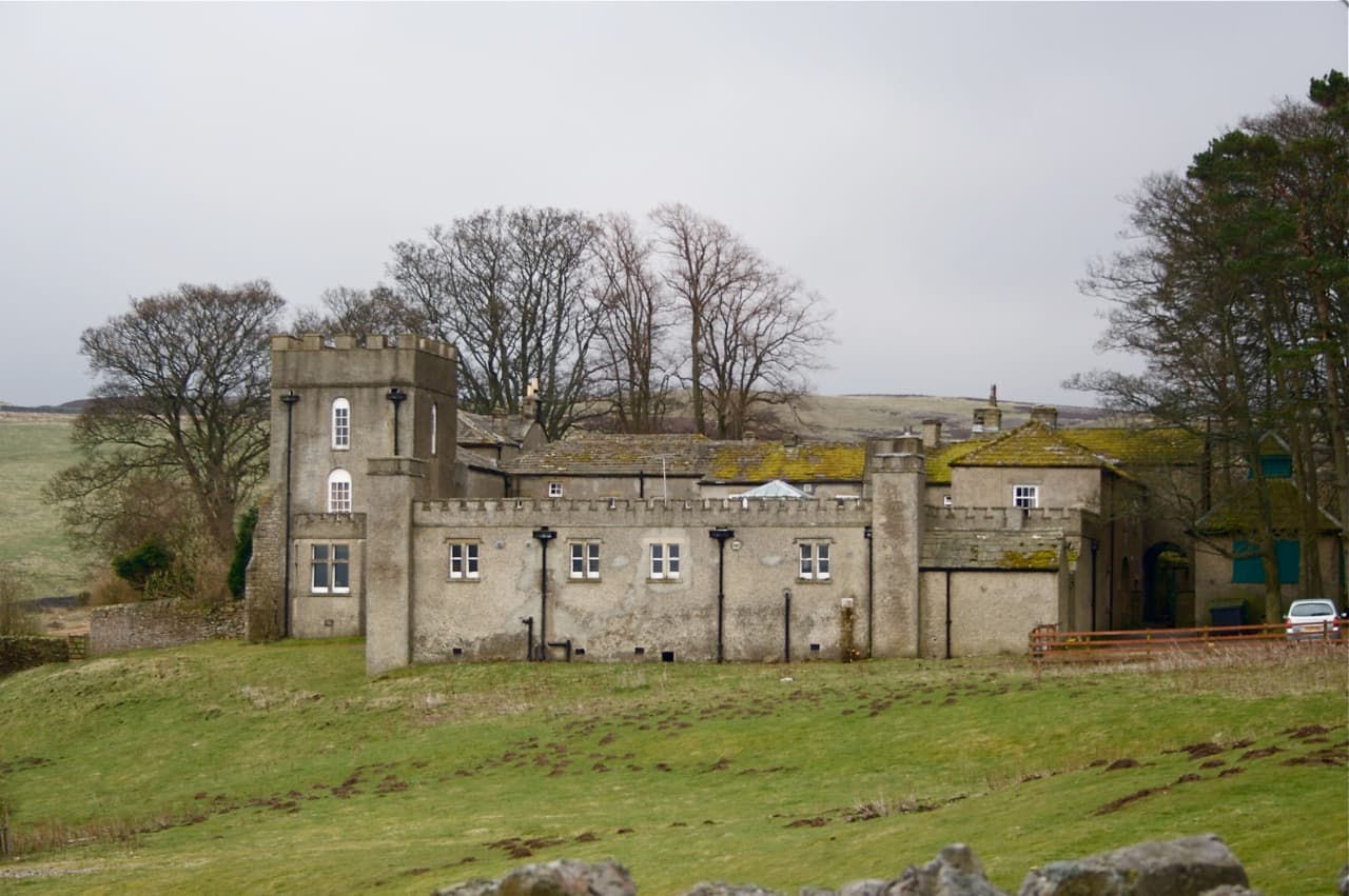 Grinton Lodge (via Wikimedia Commons, CC BY-SA 2.0)
