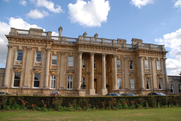 Heythrop Park Resort (via Wikimedia Commons, CC BY-SA 2.0)