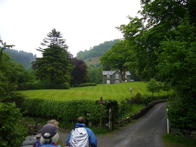 Hazel Bank Country House Hotel (via Wikimedia Commons, CC BY-SA 2.0)