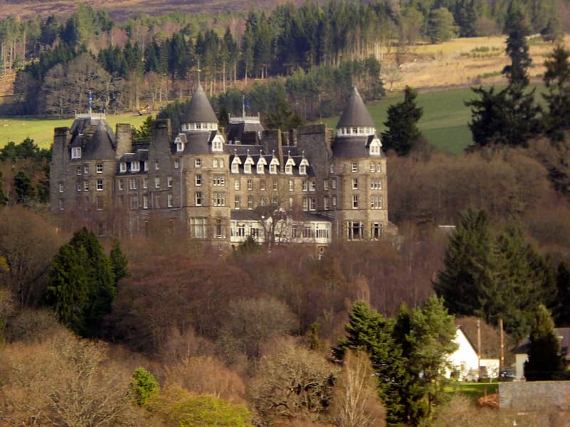 Pitlochry Hydro Hotel (via Wikimedia Commons, CC BY-SA 2.0)