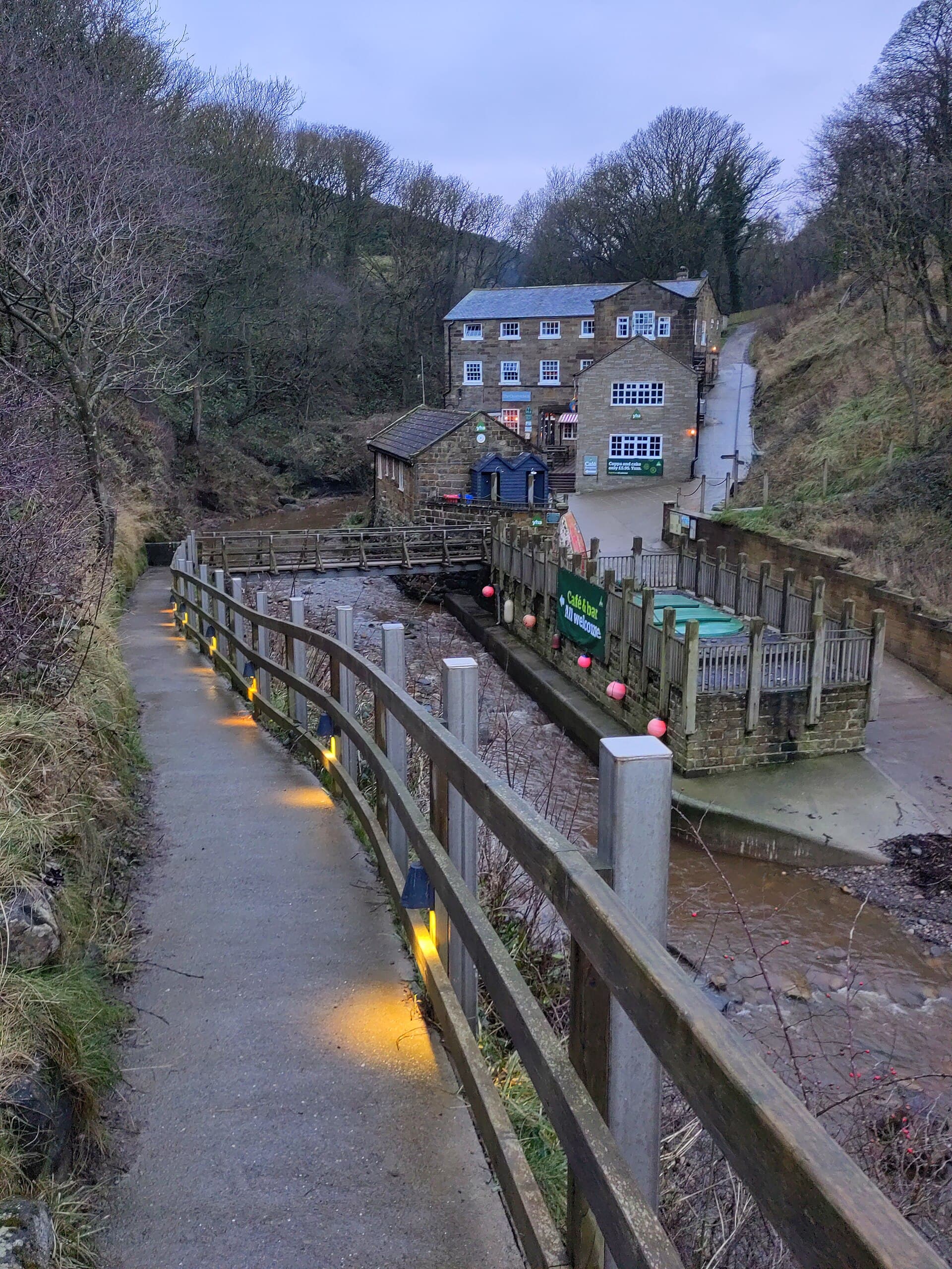 YHA Boggle Hole (via Wikimedia Commons, CC BY-SA 4.0)