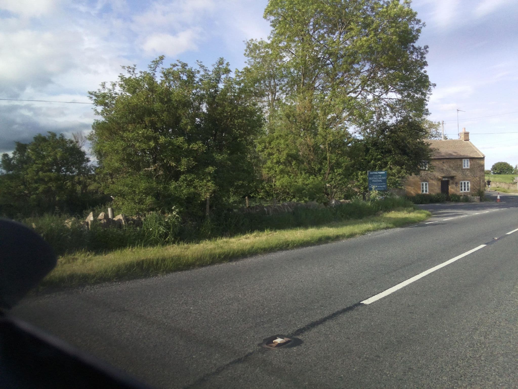 Street view near Foxhill B&B, Bourton on the Water — © southglos (CC BY-SA · Mapillary)