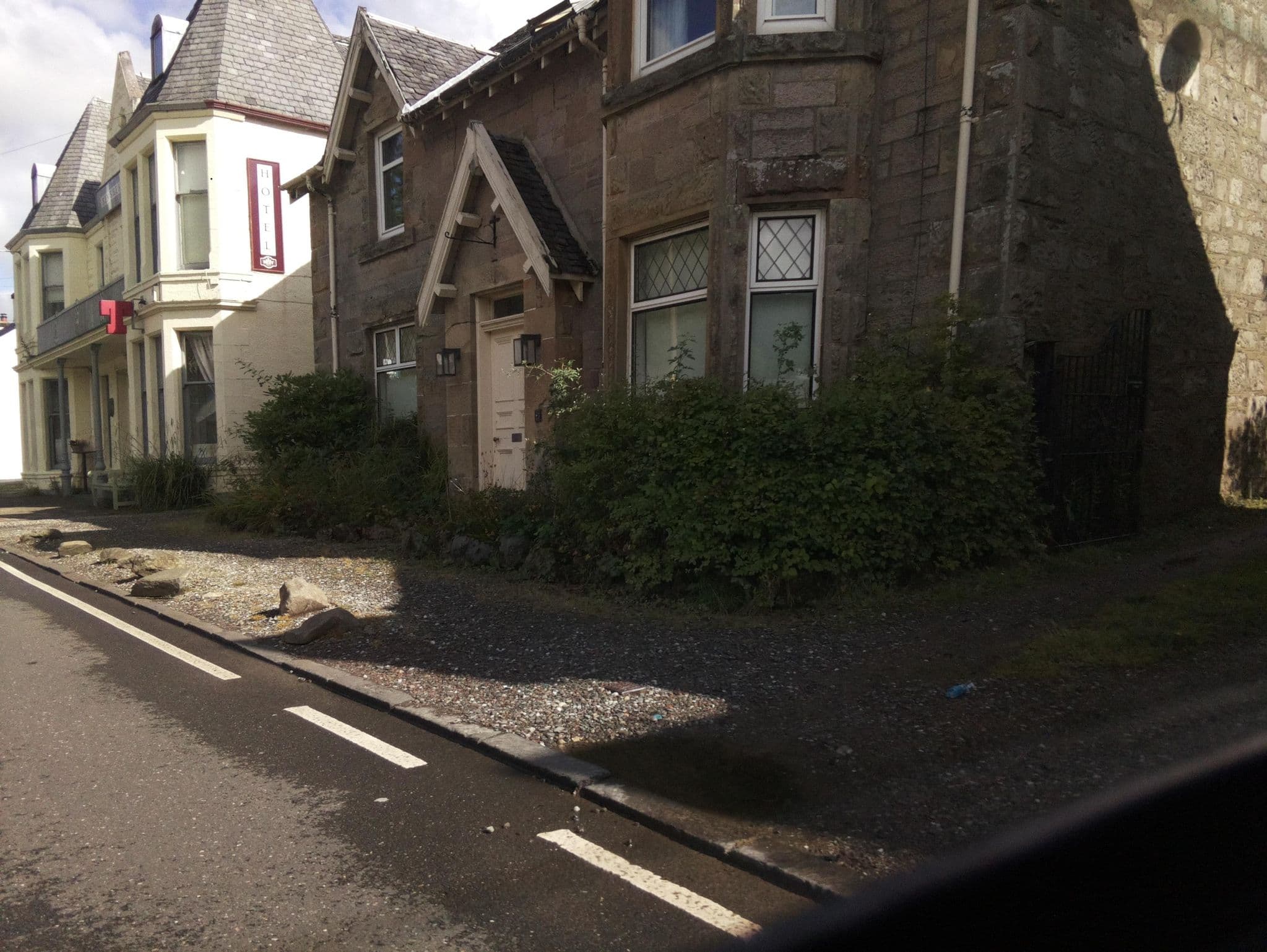Street view near Ben Sheann Hotel, Callander — © southglos (CC BY-SA · Mapillary)